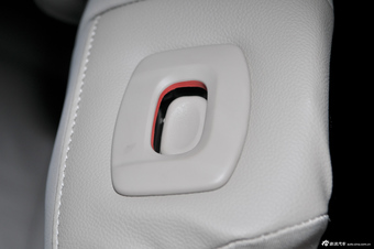 2012款福克斯三厢1.6L自动尊贵型