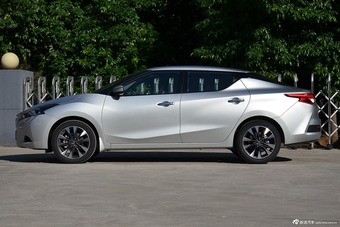 2016款蓝鸟1.6L自动智酷版