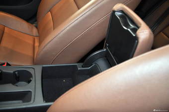 2013款奥迪A4L 30 TFSI 手动舒适型