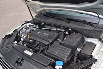 2017款迈腾2.0T自动380TSI DSG 旗舰型