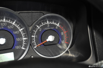 2014款骐铃T5 2.8T手动两驱超值版加长轴距JE493ZLQ4E