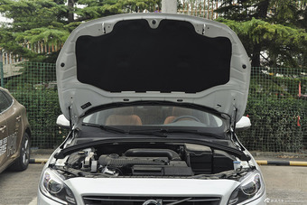 2015款沃尔沃S60L 2.0T自动T5智驭版