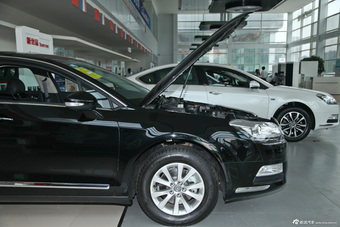 2013款东风雪铁龙C5 2.0L自动尊享型