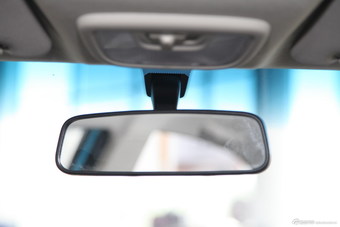 2013款雪佛兰赛欧三厢1.2L手动时尚幸福版