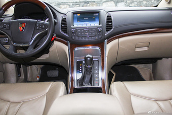 2015款荣威950 1.8T自动精英版