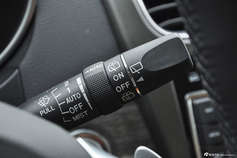 2015款哈弗H8 2.0T四驱尊贵型