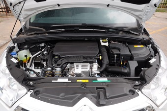 2015款雪铁龙C4L 1.2T自动尊贵版