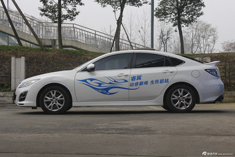 2015款睿翼轿跑2.0L自动豪华版