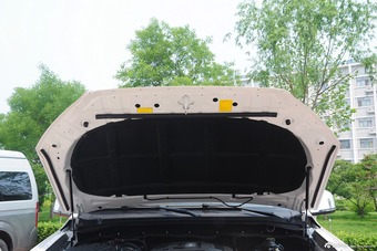 2015款萨瓦纳2.8T手动四驱柴油豪华版5座