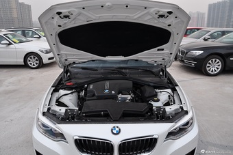 2014款宝马2系220i 2.0T自动运动设计套装图片