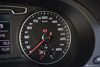 2016款奥迪Q3 1.4T自动30TFSI典藏型智领版