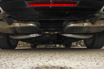 2015款荣威950 1.8T自动精英版