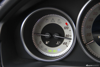 2015款奔驰E320L 3.0T自动运动型