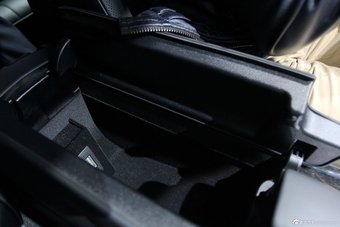 2014款奔驰E级内饰