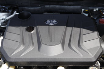 2014款奔腾B70 2.0L自动豪华型银色