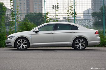 2017款迈腾2.0T自动380TSI DSG 旗舰型