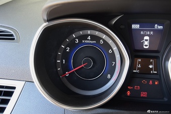 2016款朗动1.6L手动尊贵型