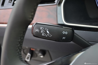 2017款迈腾2.0T自动380TSI DSG 旗舰型