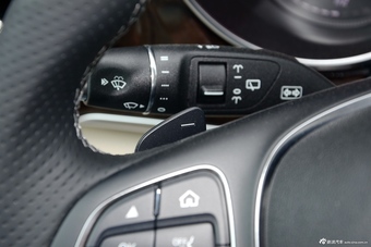 2016款奔驰V级 V260 2.0T自动尊贵加长版