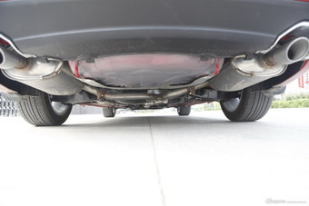 2014款奔腾B70 2.0L自动豪华型红色