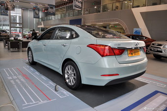 2013款名图1.8GLS自动智能型北极玉