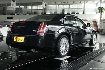2013款克莱斯勒300C 3.6L自动尊享版