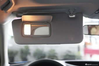 斯巴鲁新力狮内饰实拍图