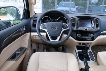 2015款萨瓦纳2.8T手动四驱柴油豪华版5座