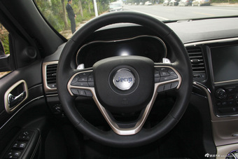 2015款大切诺基3.0TD自动柴油舒享导航版