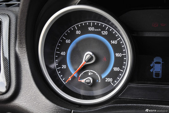 2015款骐铃T7 2.8T手动两驱舒适版标准轴距JE493ZLQ4CB