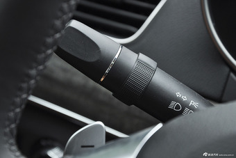 2015款哈弗H8 2.0T四驱尊贵型