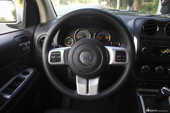 2014款指南者改款2.4L四驱豪华版