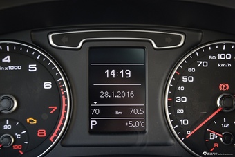 2016款奥迪Q3 1.4T自动30TFSI典藏型智领版