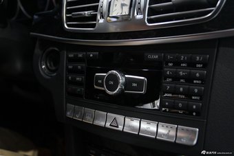 2014款奔驰E级内饰