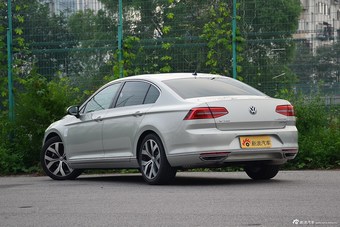 2017款迈腾2.0T自动380TSI DSG 旗舰型