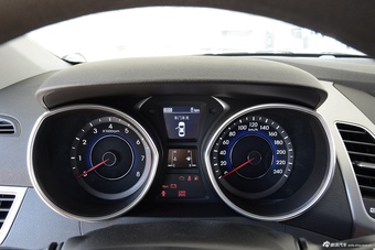 2016款朗动1.6L手动尊贵型