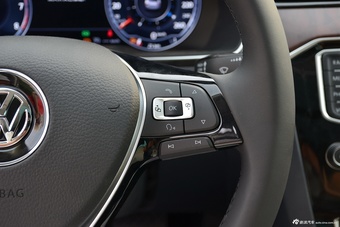 2017款迈腾2.0T自动380TSI DSG 旗舰型