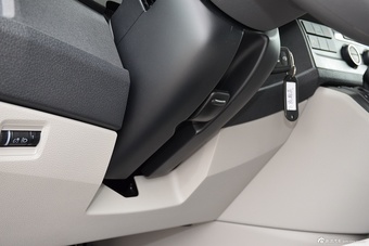 2016款凯路威2.0T自动四驱舒适版9座