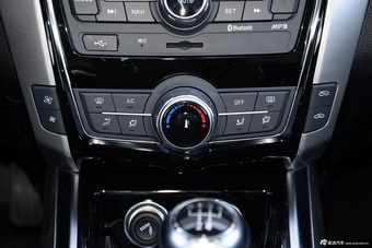 2015款众泰大迈X5 1.5T手动尊贵型