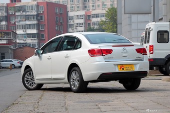 2013款世嘉三厢1.6L手动品尚型