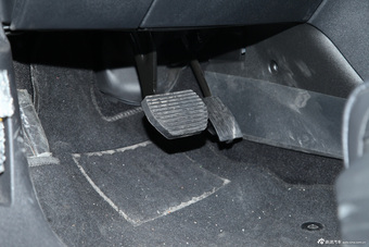 2013款东风雪铁龙C5 2.0L自动尊享型