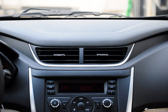 2013款风云2两厢实拍