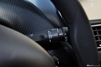 2014款标致2008 1.6L手动时尚版