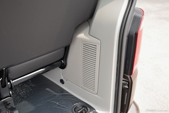 2016款凯路威2.0T自动四驱舒适版9座