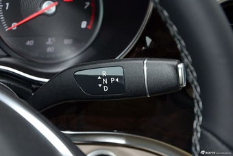 2016款奔驰V级 V260 2.0T自动尊贵加长版