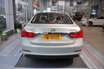 2013款名图1.8GLS自动智能型北极玉