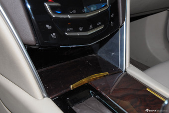 2015款凯迪拉克XTS 28T铂金版