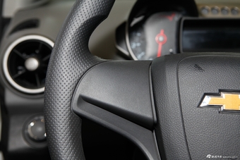 2013款爱唯欧三厢1.4SL自动时尚天窗版