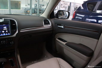 2014款克莱斯勒300C到店实拍