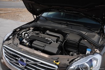 2015款沃尔沃XC60 2.5T T6 AWD智越版